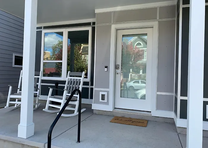 Charming Duplex Retreat In Old Town Manchester, Va