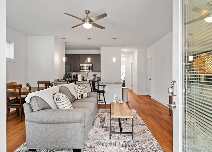 Charming Duplex Retreat In Old Town Manchester, Va
