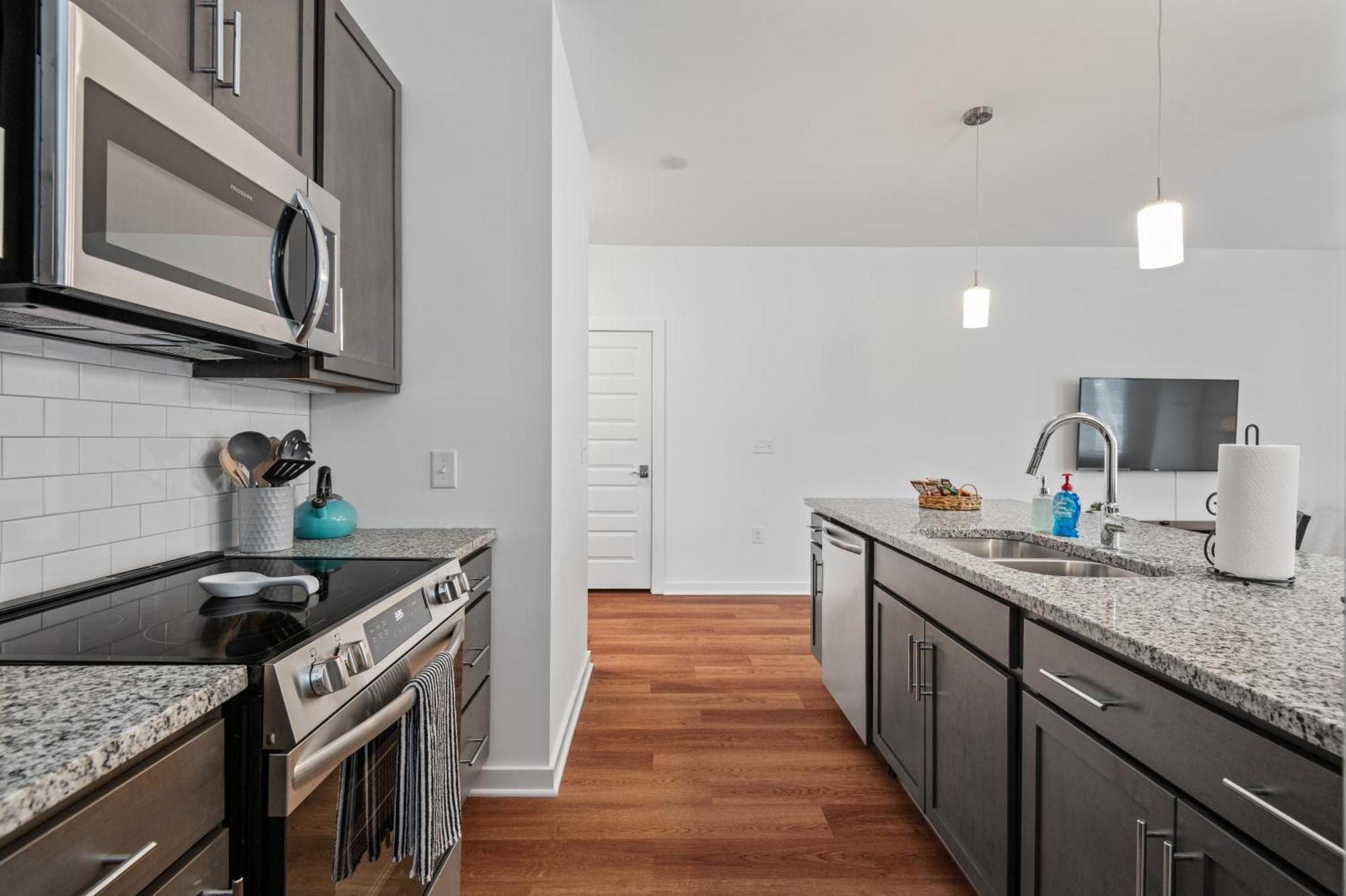 Charming Duplex Retreat In Old Town Manchester, Va Apartment