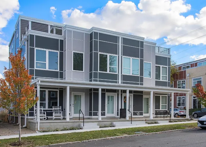 Charming Duplex Retreat In Old Town Manchester, Va
